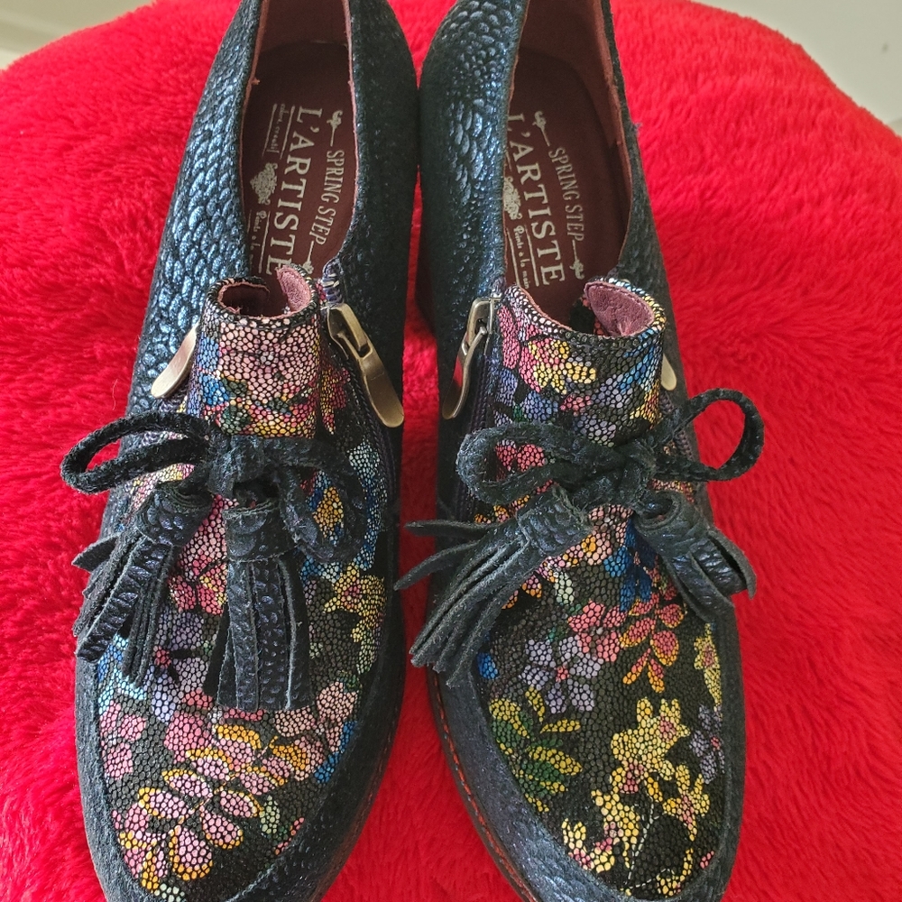 L'Artiste Spring Step Size 40 or US 9.5